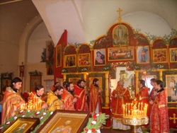 На литургии.