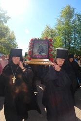 Крестный ход – похвала Богородице.