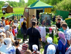 На источнике.