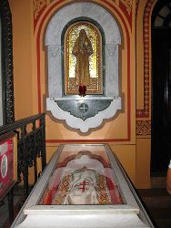 Рака с мощами святой Елизаветы в церкви Марии Магдалины.