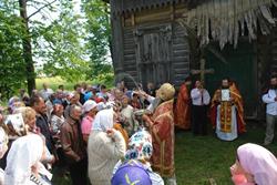 Первая Литургия в возрождающемся храме
