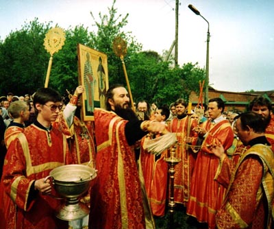 ПЯТЬ ЛЕТ — это уже небольшой юбилей. Интересно посмотреть, что стало постоянным в работе конференции и что появилось нового. Заседания как обычно проходили в малом зале Дома дружбы