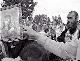 Проход под иконой