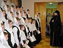 Детский хор при Вознесенском храме Йошкар-Олы встречает Владыку Иоанна