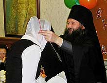 Принятие в детский хор при Вознесенском храме Йошкар-Олы проводит Владыка Иоанн