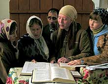 На клиросе храма Покрова Пресвятой Богородицы села Марисола Сернурского района