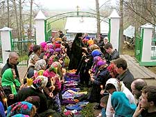 Встреча Владыки Иоанна у Свято-Гурьевский храма села Петъялы Волжского района