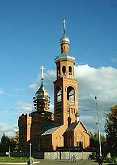 На большой купол храма Державной иконы Божией Матери был воздвигнут крест