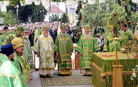 30 июля архиепископ Йошкар-Олинский и Марийский Иоанн отбыл на празднование 250-летия со дня рождения прп. Серафима Саровского в Дивеево. Торжества в Дивеевском монастыре проходили при большом стечении народа, ныне прибыло около 7000 паломников, всего же, по сведениям организаторов, к святыне смогли приложиться более 150 тысяч человек. Для участия в богослужениях прибыло 26 архиереев.
