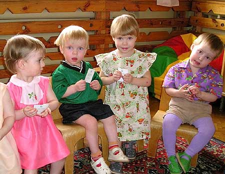 Архиепископ Йошкар-Олинский и Марийский Иоанн посетил Йошкар-Олинский Дом ребенка. Сейчас в этом учреждении находятся 102 ребенка в возрасте от 1 месяца до 3 лет, большинство из которых брошены собственными родителями