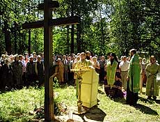 27 июля архиепископ Йошкар-Олинский и Марийский Иоанн совершил молебен перед началом строительства храма преподобного Серафима Саровского в микрорайоне Дубки города Йошкар-Олы.