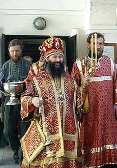 После литургии был совершен крестный ход вокруг храма. - 70,33 Kb [506X800]