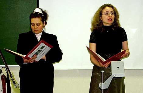 Об истории возникновения колоколов, их появлении на Руси, периодах расцвета, упадка и последующего возрождения колокольного дела рассказали ведущие вечера В.А. Смелова и Н.А. Рыжова