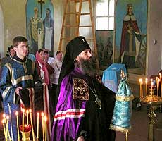 21 июля, когда Православная Церковь торжественно праздновала явление образа Божией Матери, именуемого «Казанский», архиепископ Йошкар-Олинский и Марийский Иоанн совершил Божественную литургию в храме с. Нурма.