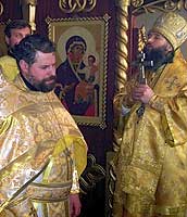 В своем поздравлении Владыка дал высокую оценку трудам о. Сергия на ниве Божией и в благословение вручил ему икону Спасителя