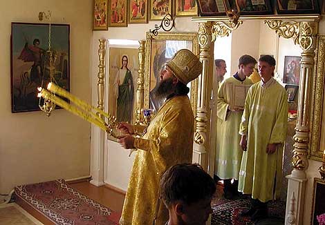 28 июля, в день памяти св. равноапостольного великого князя Владимира, Высокопреосвященнейший Иоанн, архиепископ Йошкар-Олинский и Марийский, совершил Божественную литургию в молитвенном доме поселка Сернур. По завершении богослужения был совершен крестный ход и чин освящения закладного камня на месте строительства нового храма во имя Архистратига Михаила.