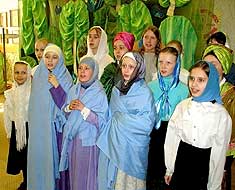 На пасхальных утренниках дети читали стихи, выступали с праздничными хоровыми песнопениями и театрализованными представлениями, посвященными дню Святой Пасхи