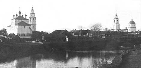 Царевококшайск изначально строился как православный город, освященный во имя Царя Небесного, и задумывался как подобие Иерусалима на волжской земле. Об этом говорят и названия храмов, большинство из которых связаны с событиями земной жизни Спасителя. В то же время попытки ученых объяснить название города увековечением либо имени царя Ивана IV, либо царя Федора Ивановича не подтверждаются историческими источниками.